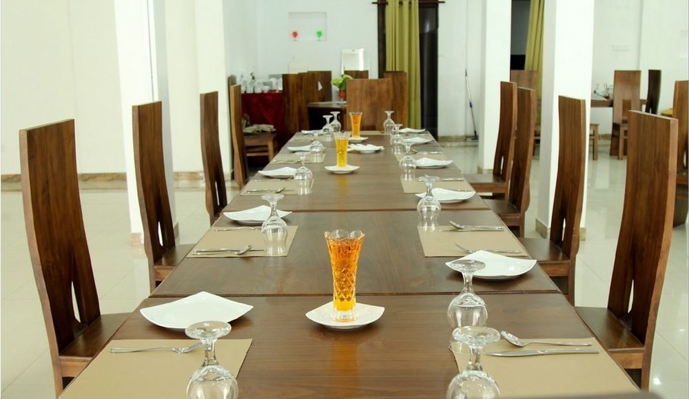 The Queensburry City Hotel Nuwara Eliya Exterior foto